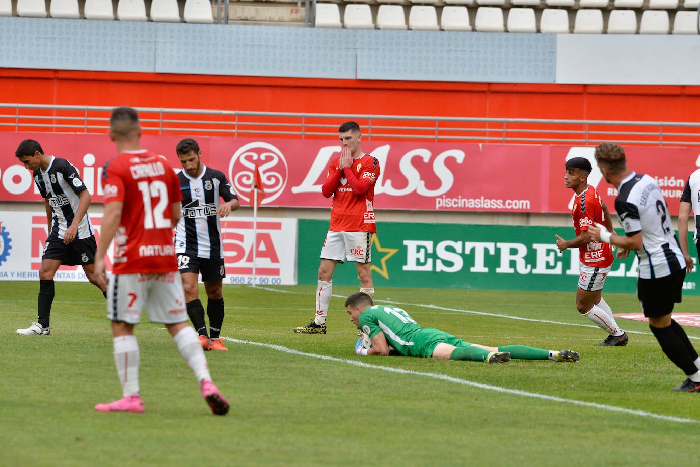 Fotos: El empate del Real Murcia ante el Linense, en imágenes
