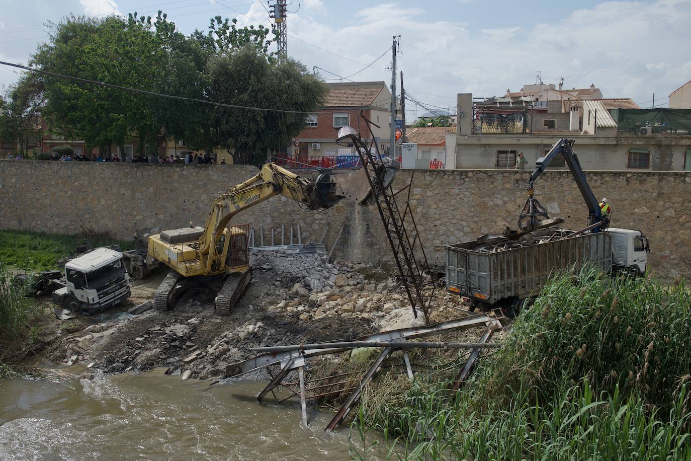 Fotos: Obras para sacar la hormigonera del río Segura
