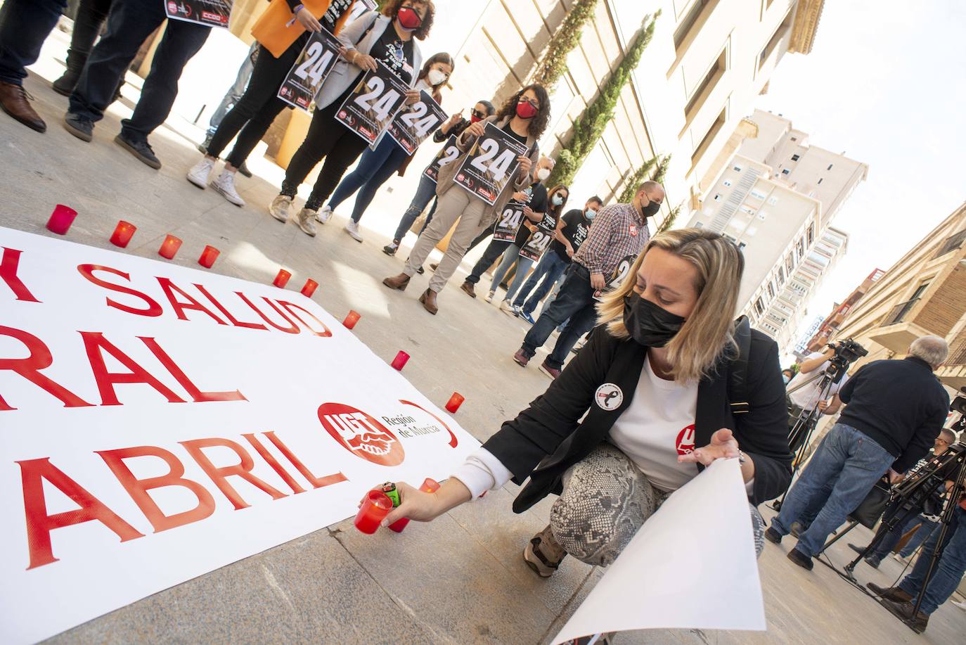 Fotos: Los sindicatos UGT Y CC OO homenajean a los fallecidos en accidente laboral surante 2020