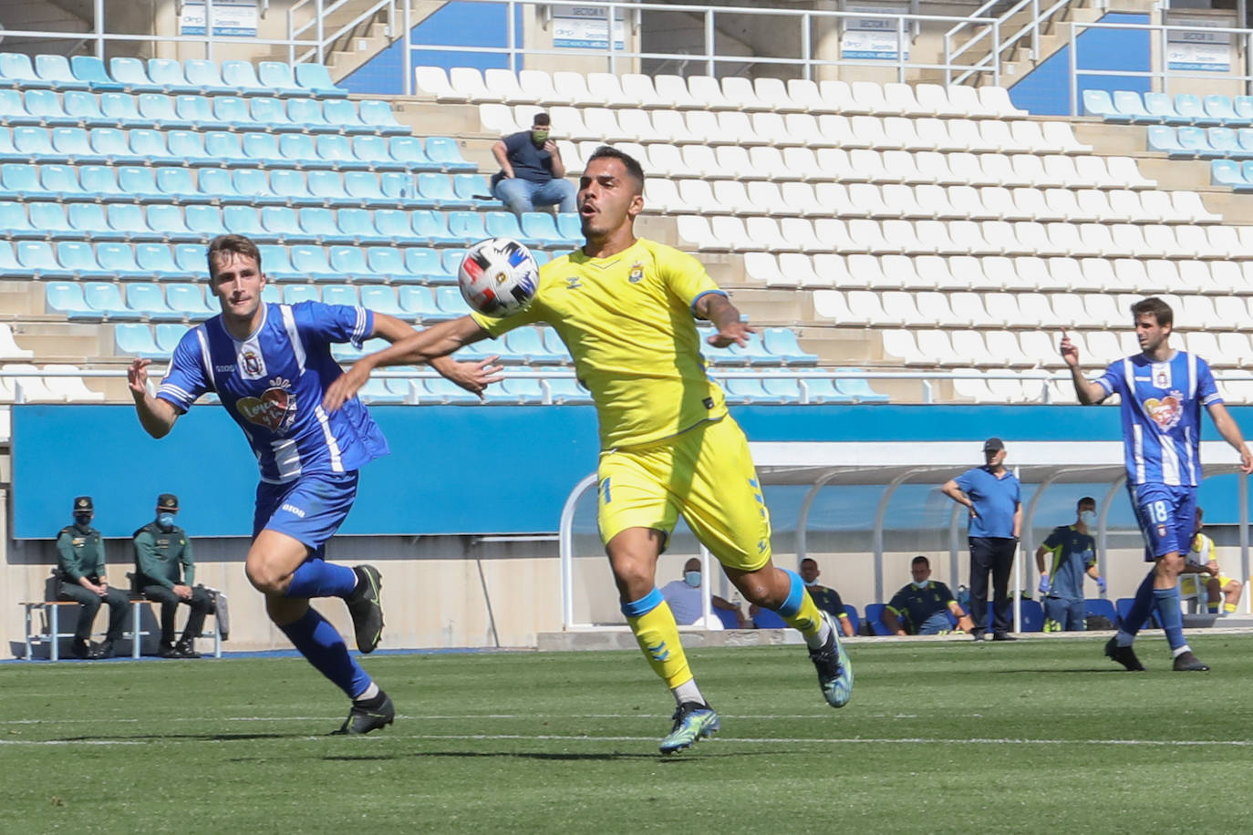 Fotos: Justo reparto de puntos para el Lorca en un partido de trámite