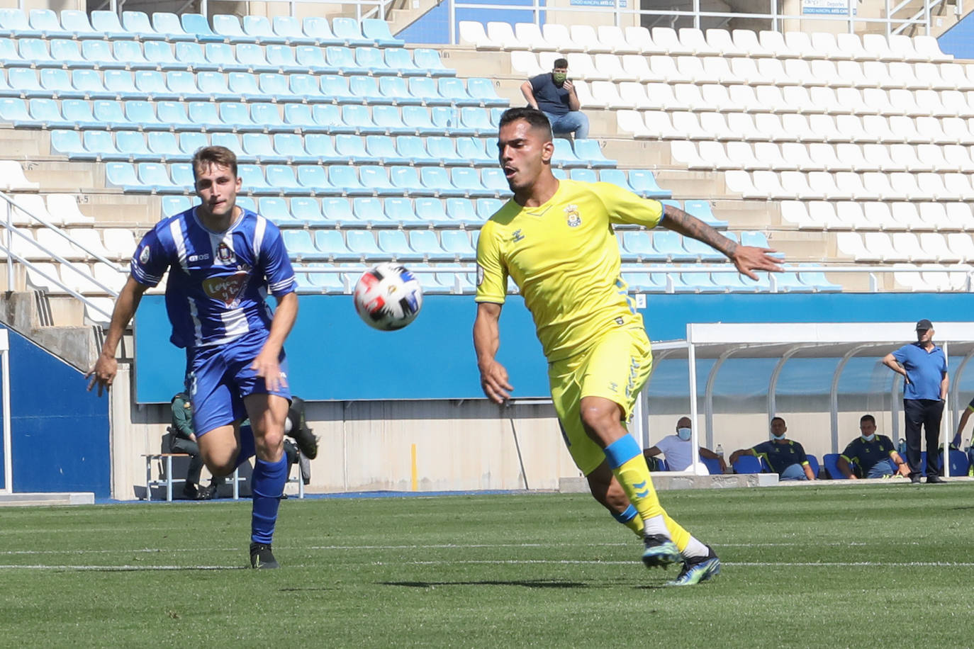 Fotos: Justo reparto de puntos para el Lorca en un partido de trámite