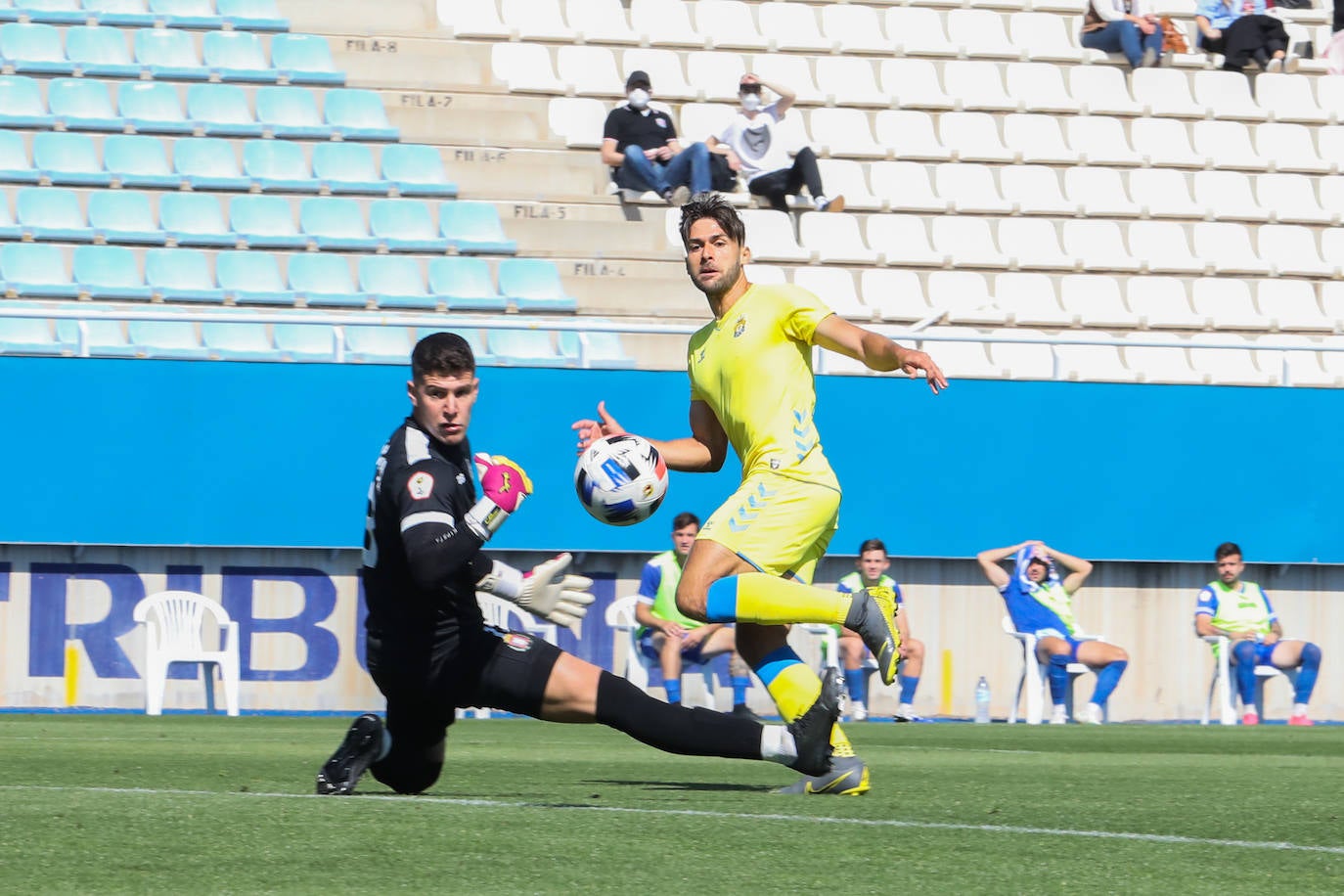 Fotos: Justo reparto de puntos para el Lorca en un partido de trámite