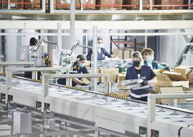 Imagen secundaria 1 - Empleadas de Inside en la pedanía murciana de Puente Tocinos. | Juan Carlos Pardo Martínez. 