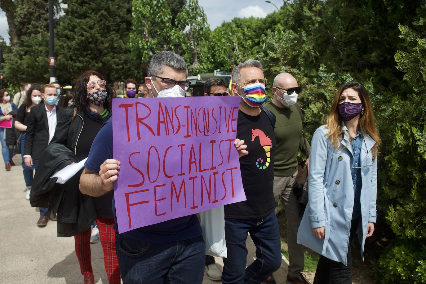 Fotos: La bandera tricolor llega a Murcia como símbolo de lucha de los derechos trans
