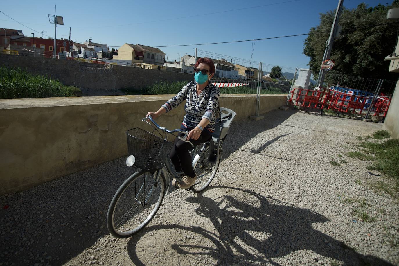 Fotos: Media hora de caminata para comprar la cena o las pastillas