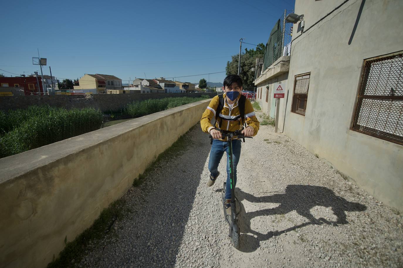 Fotos: Media hora de caminata para comprar la cena o las pastillas