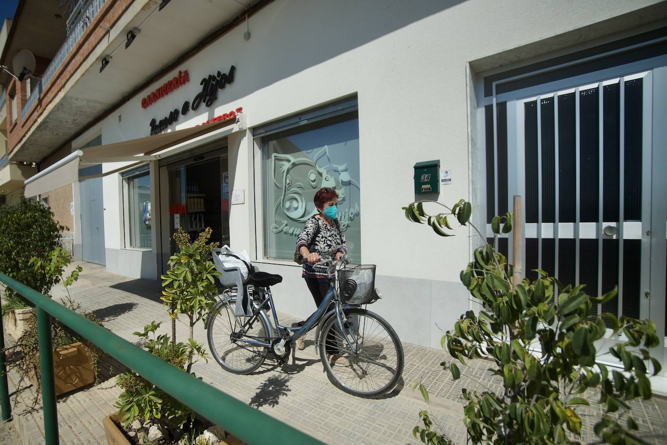 Fotos: Media hora de caminata para comprar la cena o las pastillas