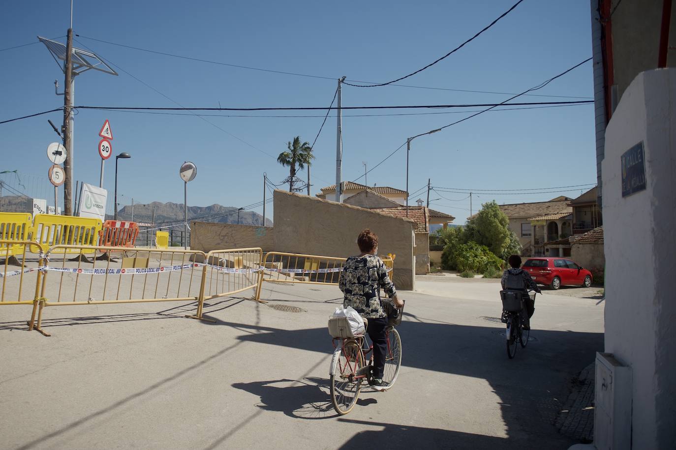 Fotos: Media hora de caminata para comprar la cena o las pastillas