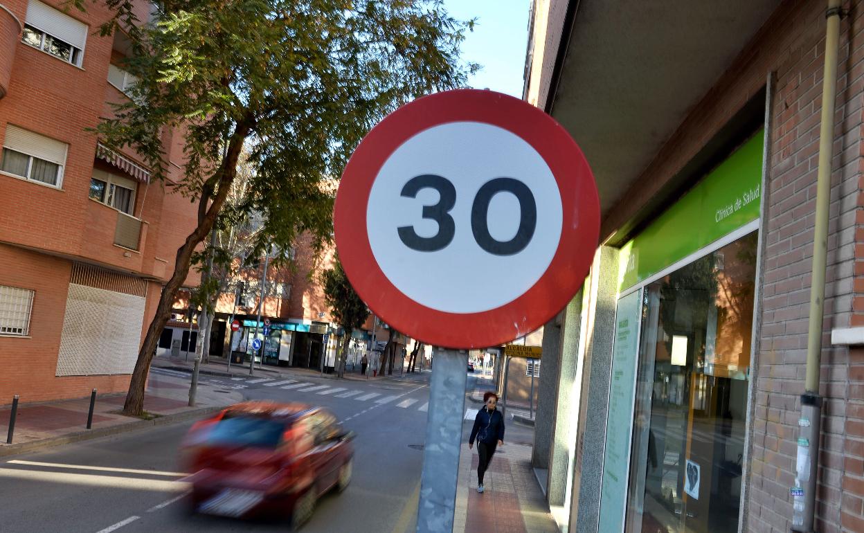 Estas son las vías urbanas y travesías en las que se ha reducido el límite de velocidad 