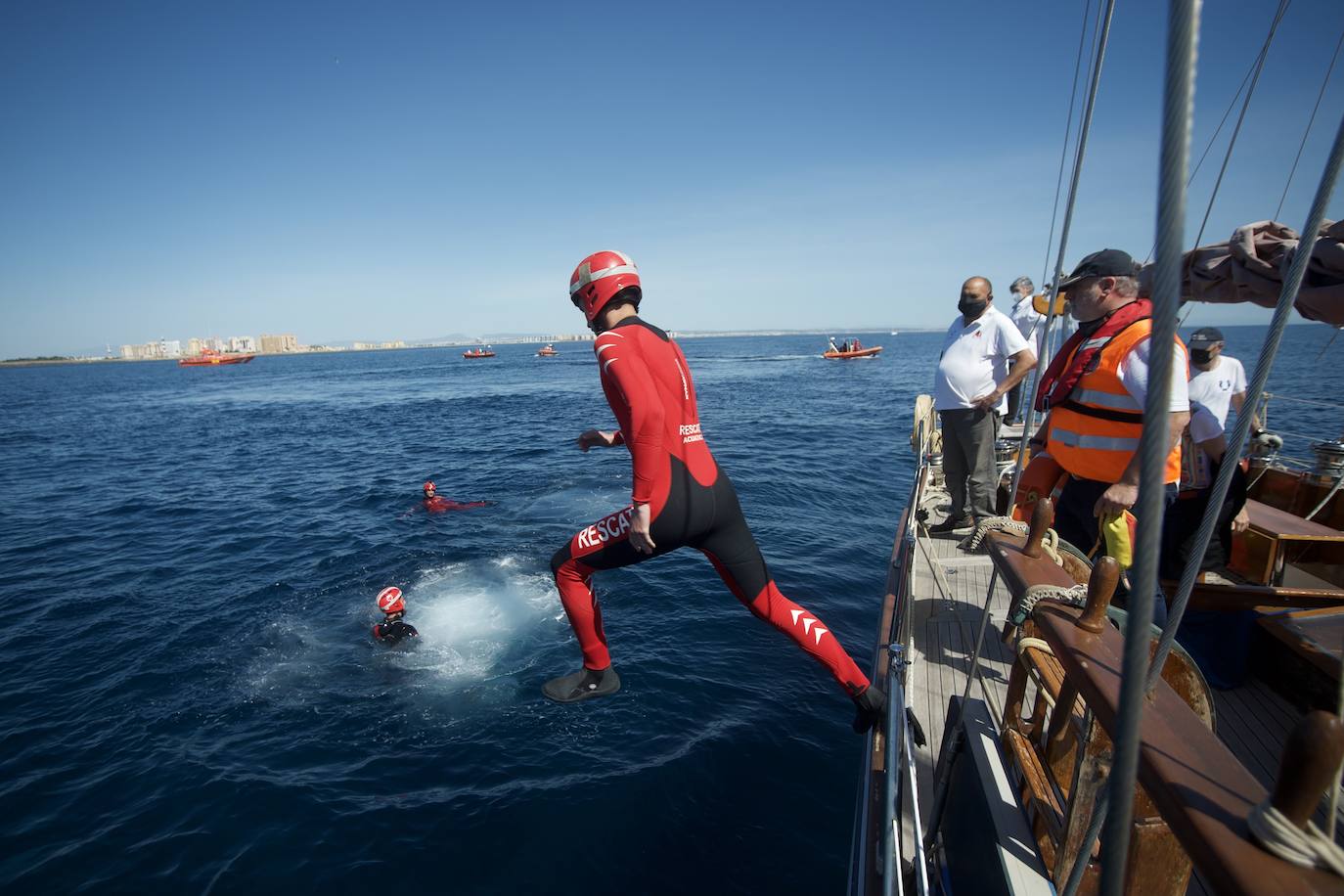 Fotos: Rescate por mar y aire en Isla Grosa