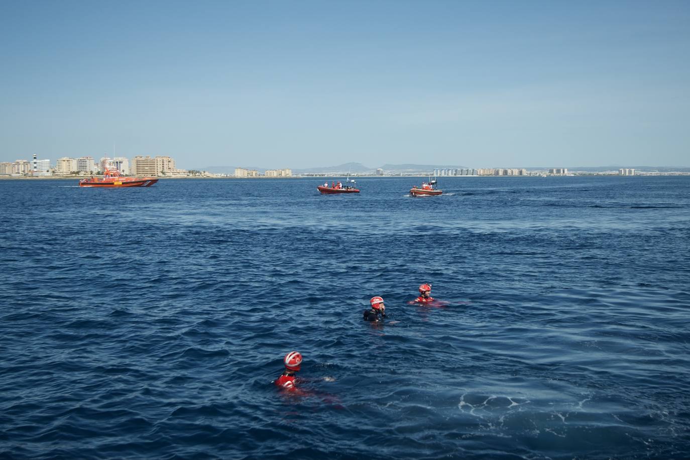 Fotos: Rescate por mar y aire en Isla Grosa