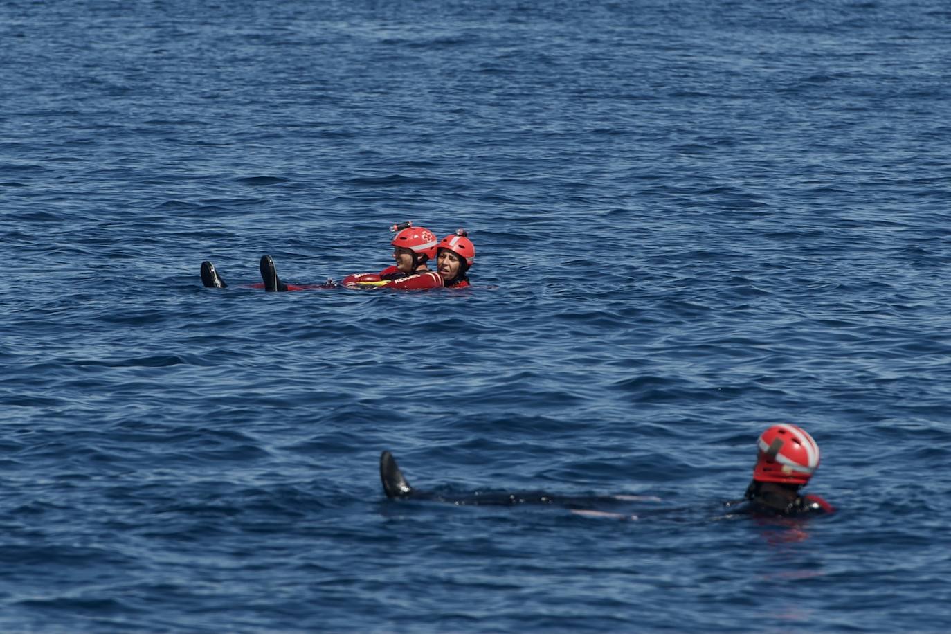 Fotos: Rescate por mar y aire en Isla Grosa
