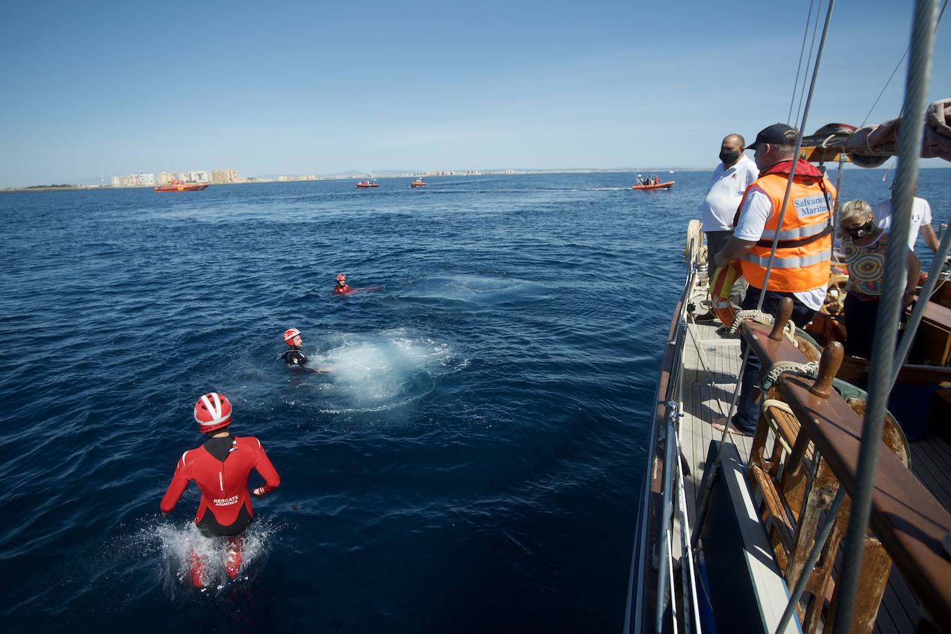 Fotos: Rescate por mar y aire en Isla Grosa