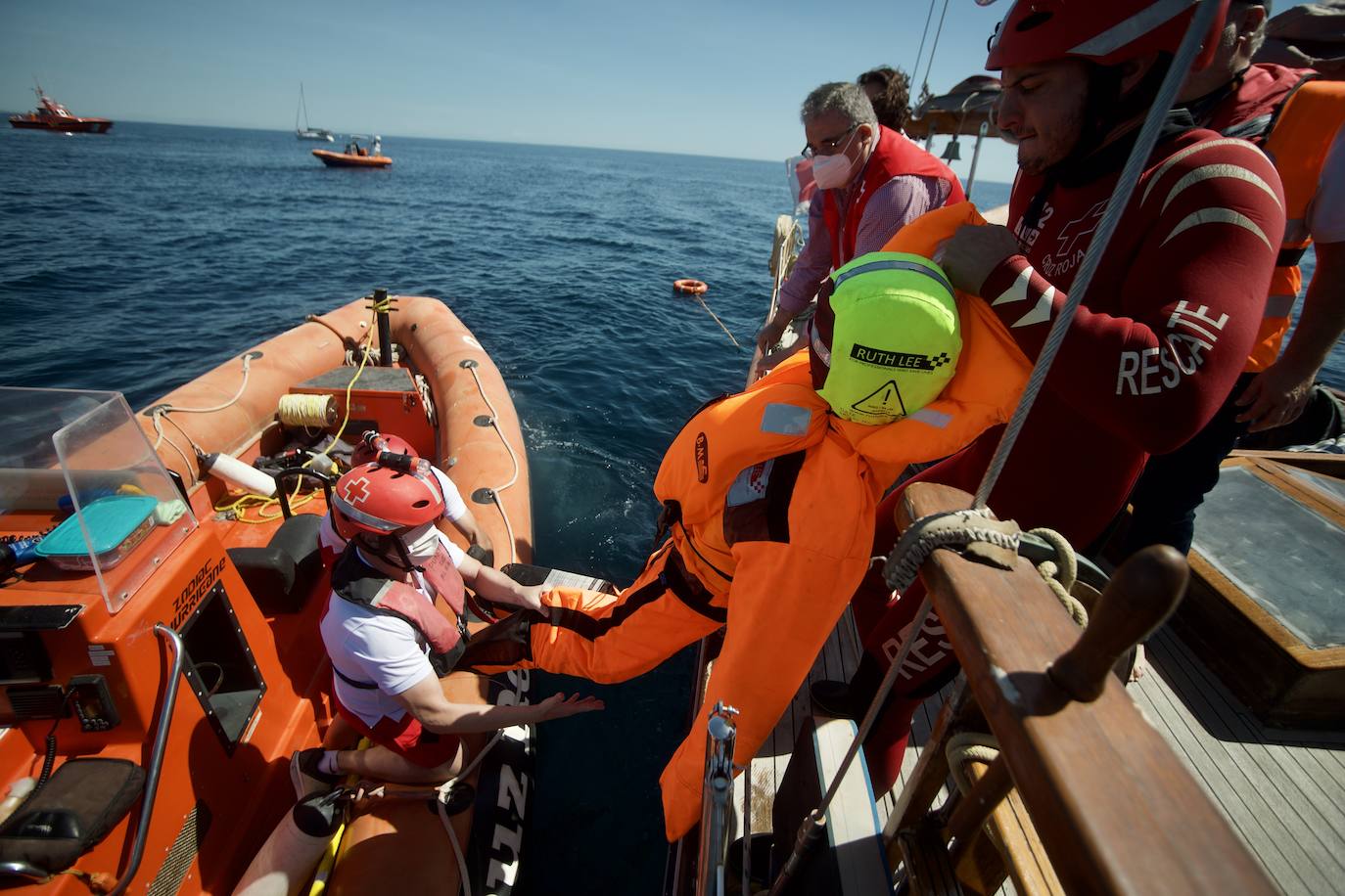 Fotos: Rescate por mar y aire en Isla Grosa