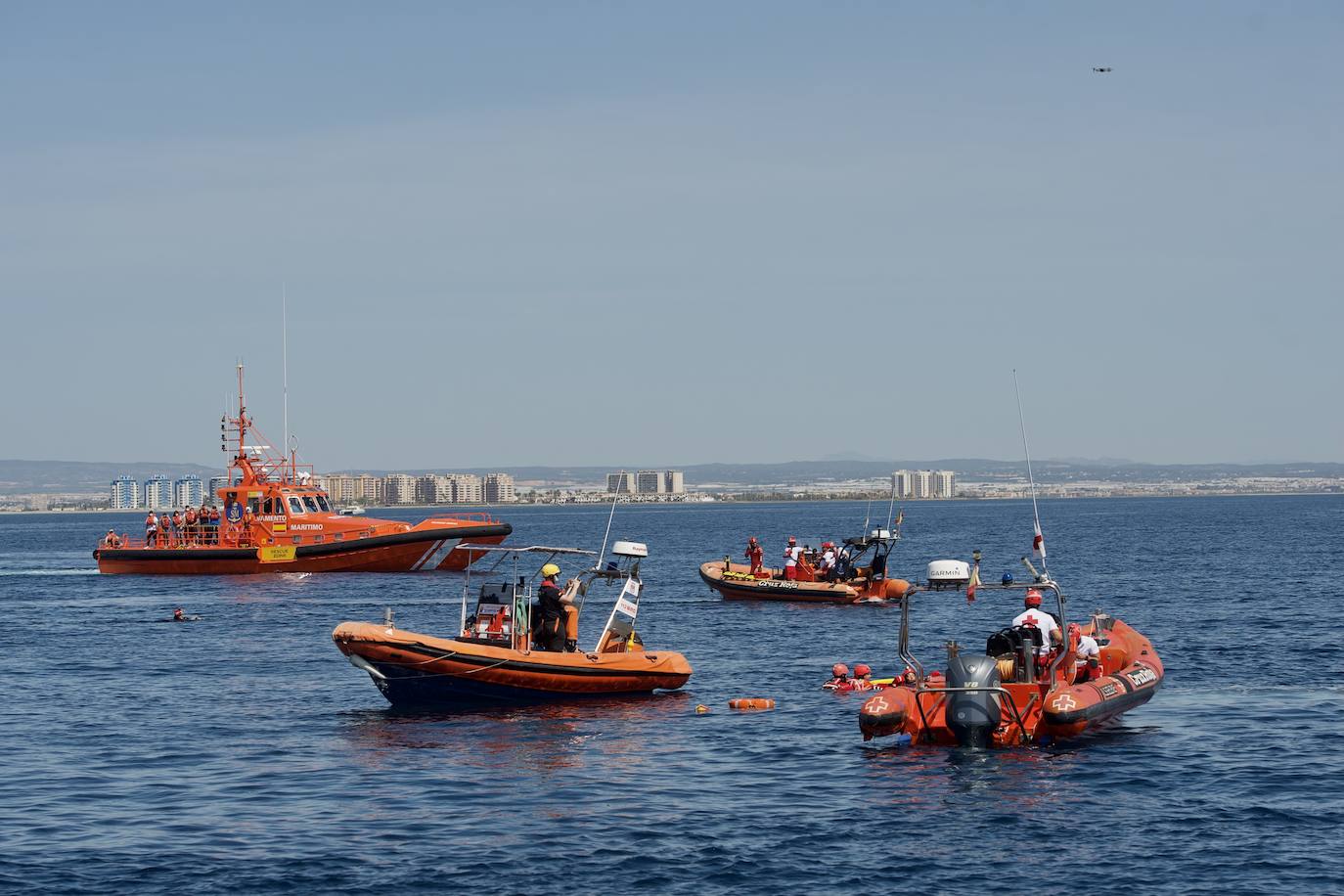 Fotos: Rescate por mar y aire en Isla Grosa