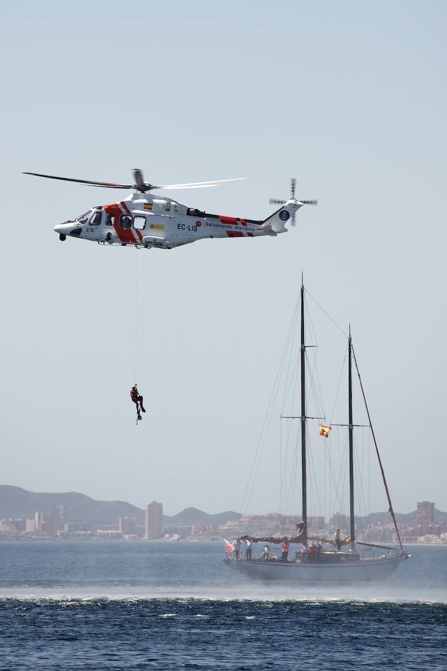 Fotos: Rescate por mar y aire en Isla Grosa