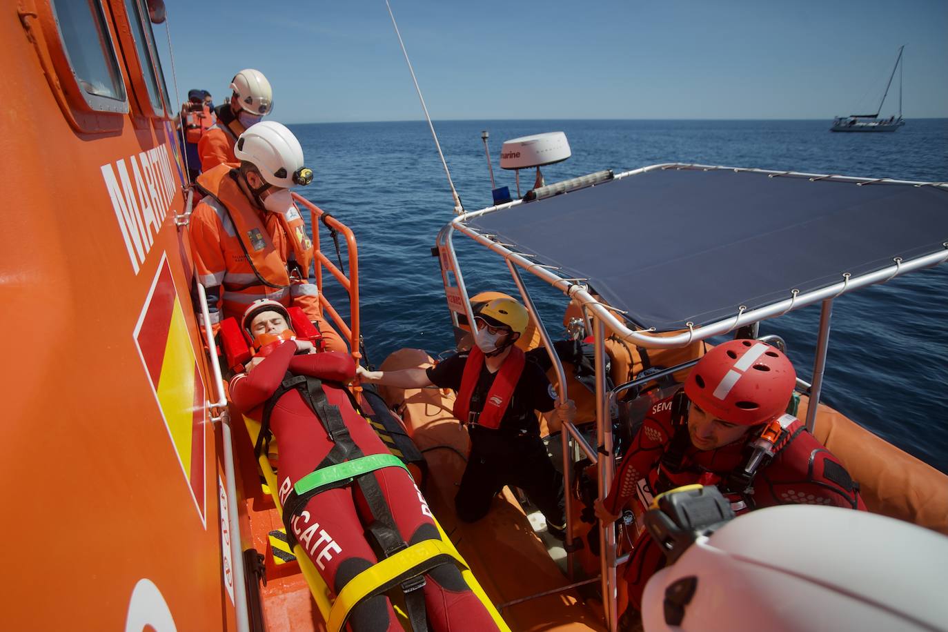 Fotos: Rescate por mar y aire en Isla Grosa