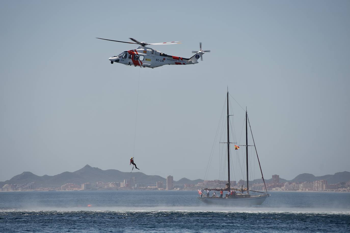 Fotos: Rescate por mar y aire en Isla Grosa