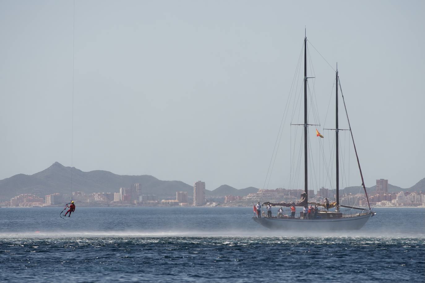 Fotos: Rescate por mar y aire en Isla Grosa
