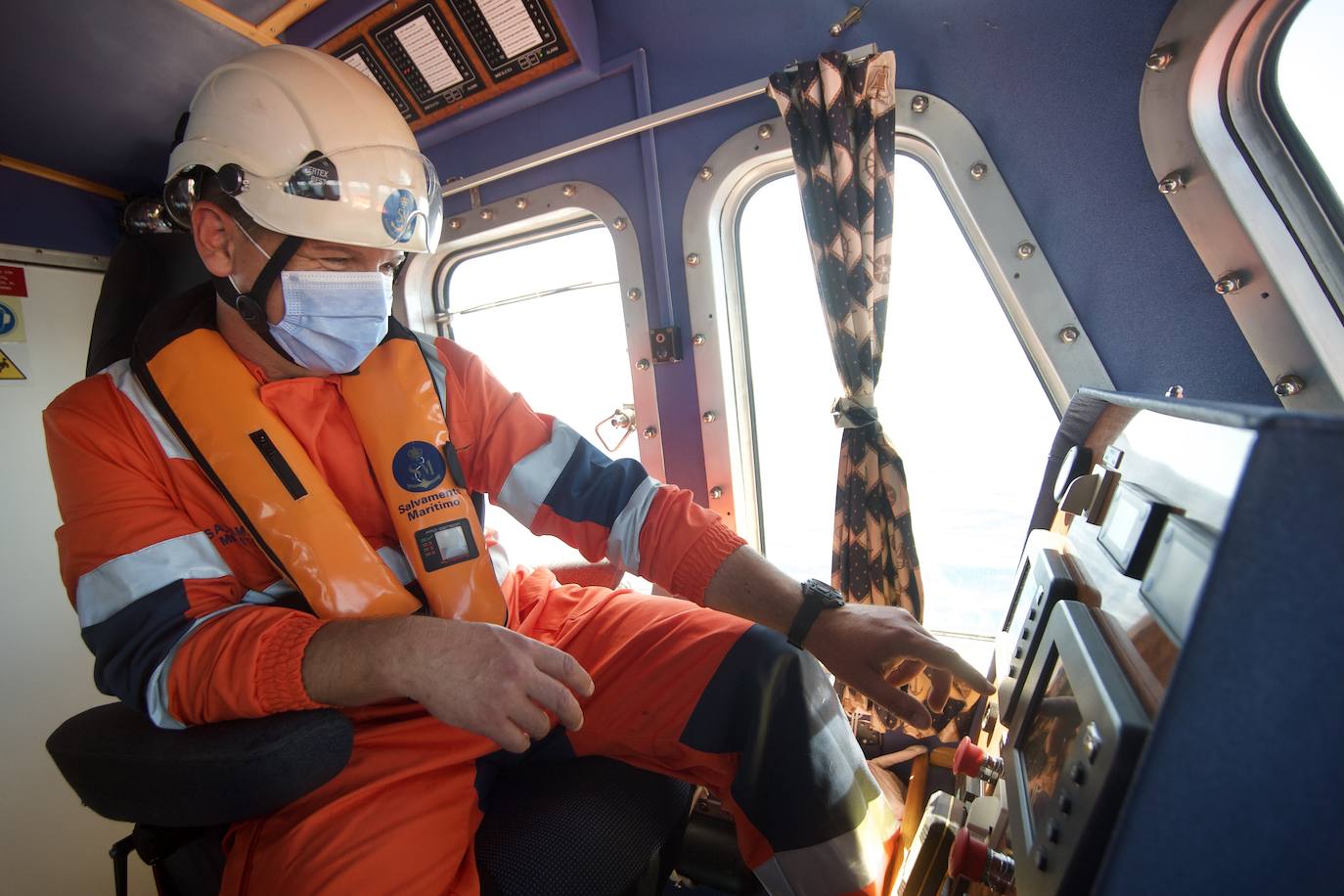 Fotos: Rescate por mar y aire en Isla Grosa