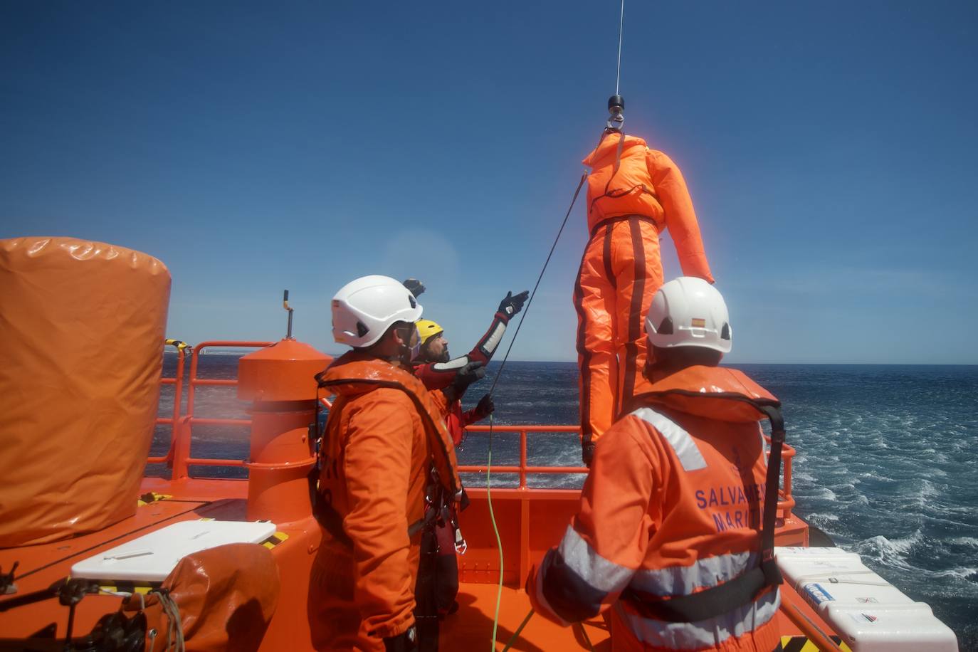 Fotos: Rescate por mar y aire en Isla Grosa