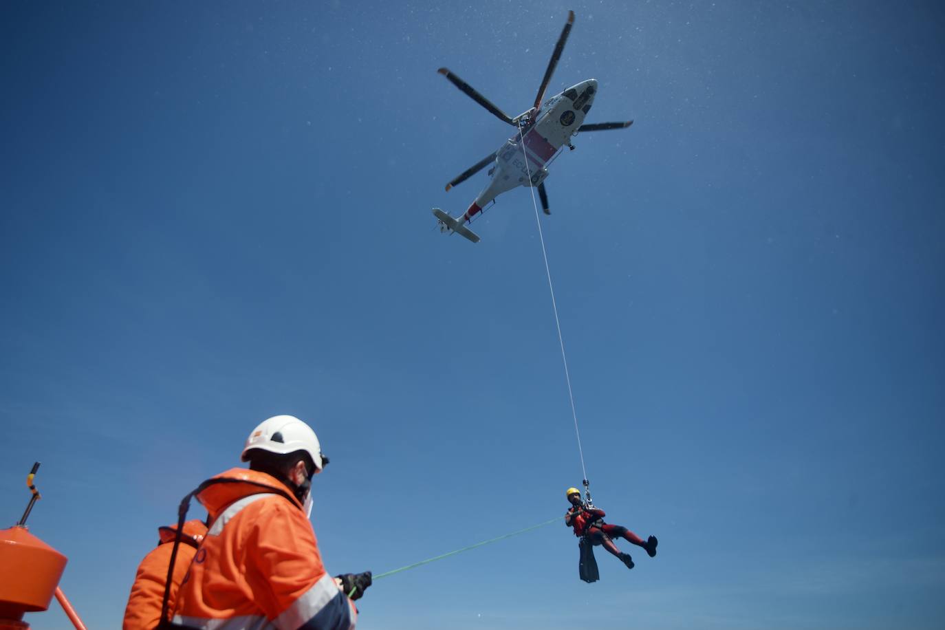 Fotos: Rescate por mar y aire en Isla Grosa