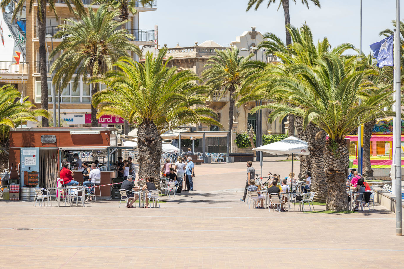 Fotos: Ambiente en las playas de Santiago de la Ribera en el primer fin de semana tras el estado de alarma