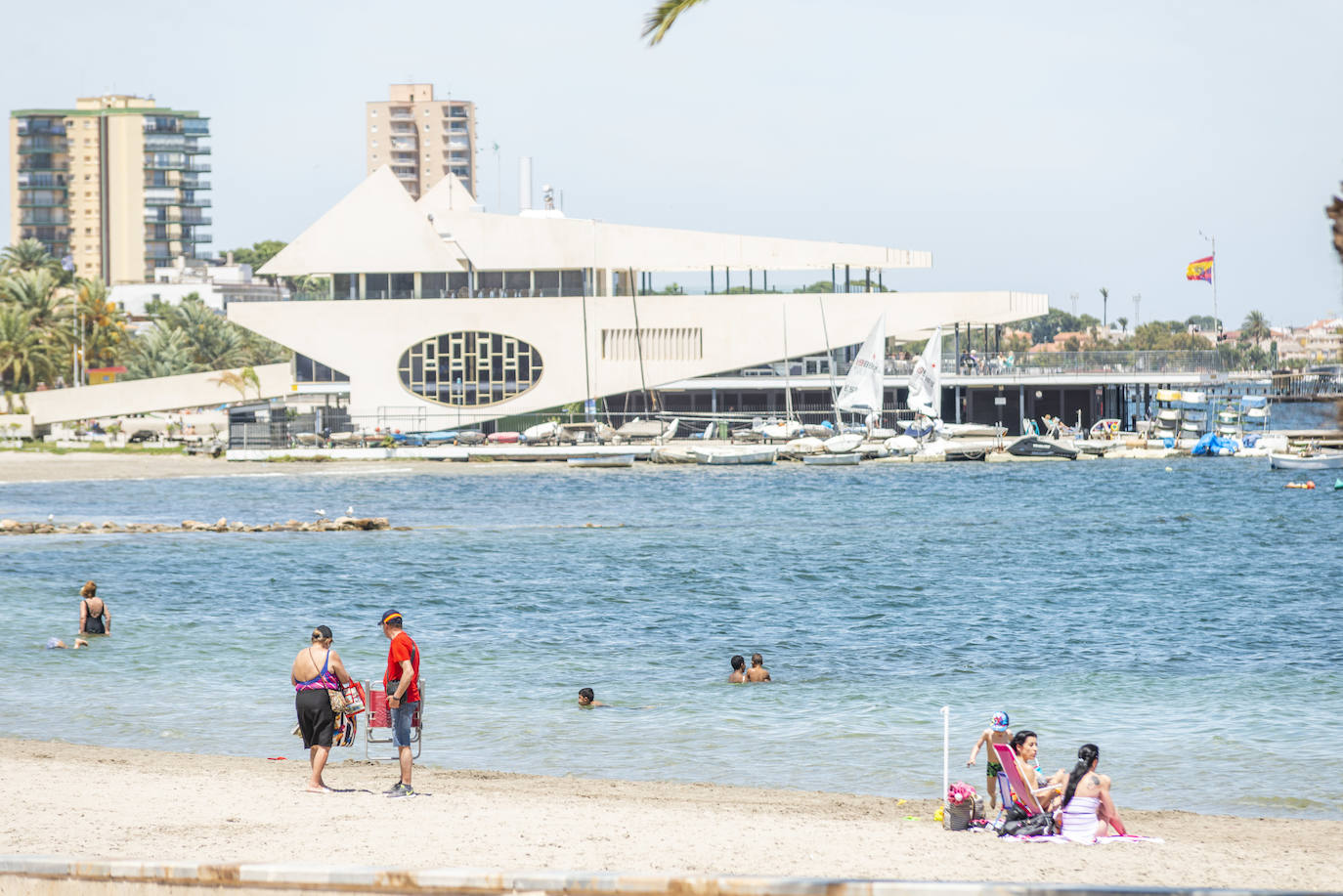 Fotos: Ambiente en las playas de Santiago de la Ribera en el primer fin de semana tras el estado de alarma