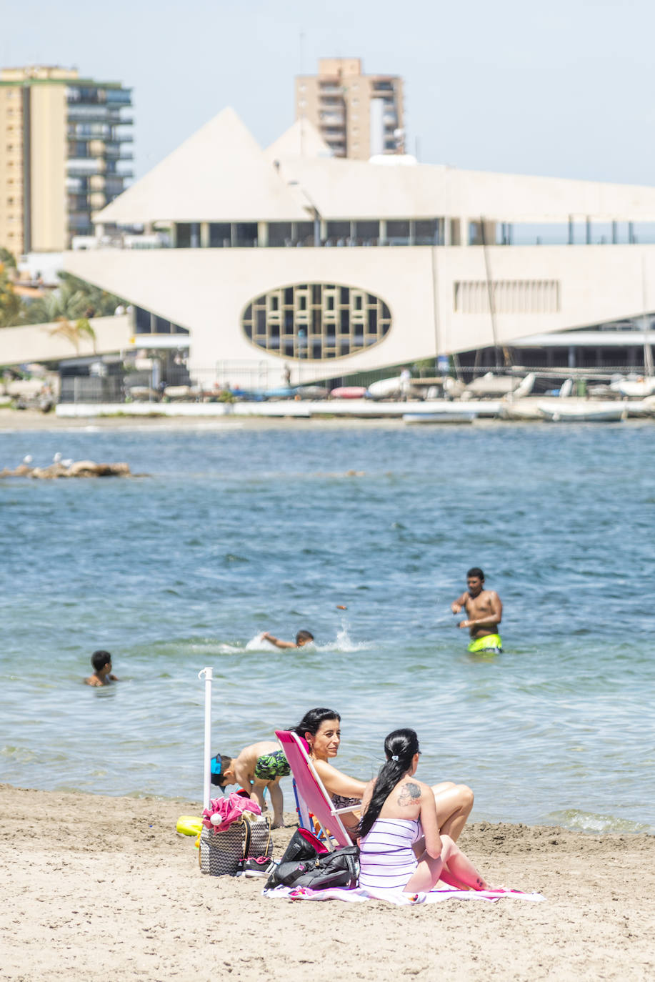 Fotos: Ambiente en las playas de Santiago de la Ribera en el primer fin de semana tras el estado de alarma