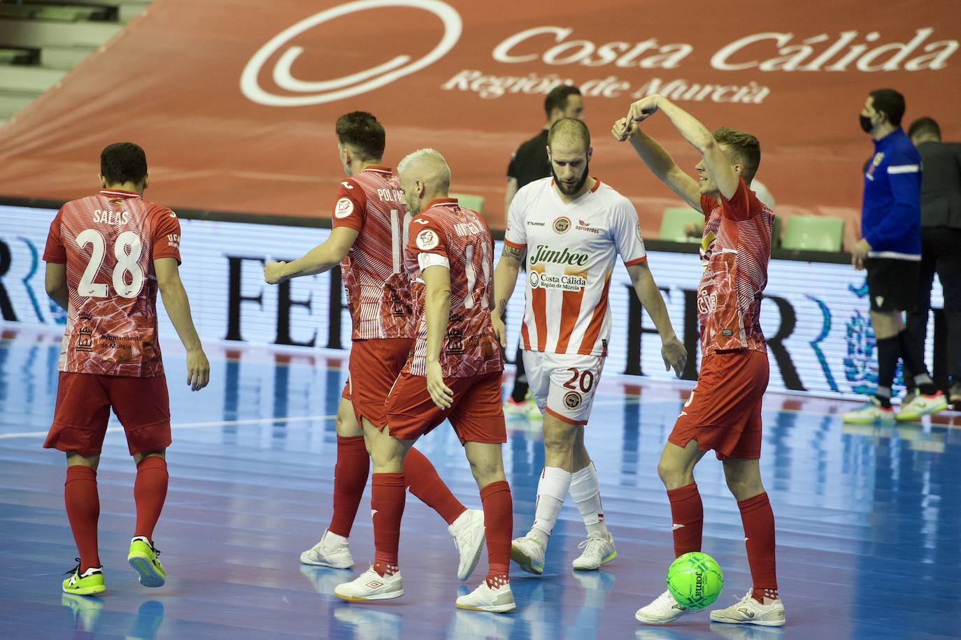 Fotos: ElPozo sacude la fe del Jimbee