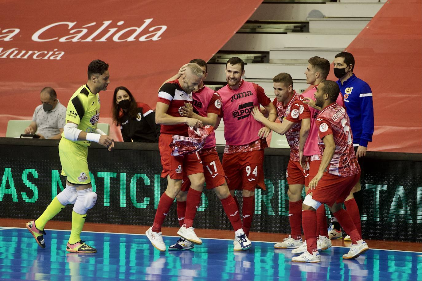 Fotos: ElPozo sacude la fe del Jimbee