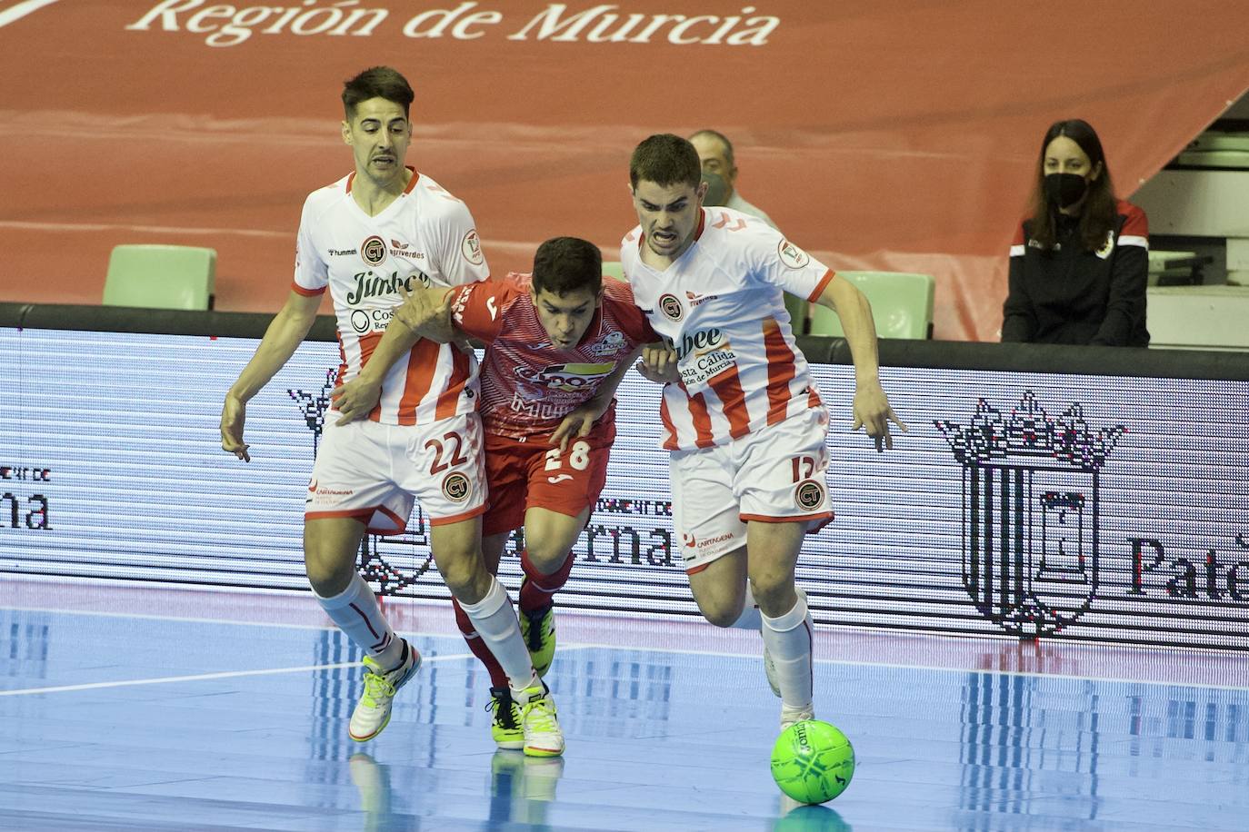 Fotos: ElPozo sacude la fe del Jimbee