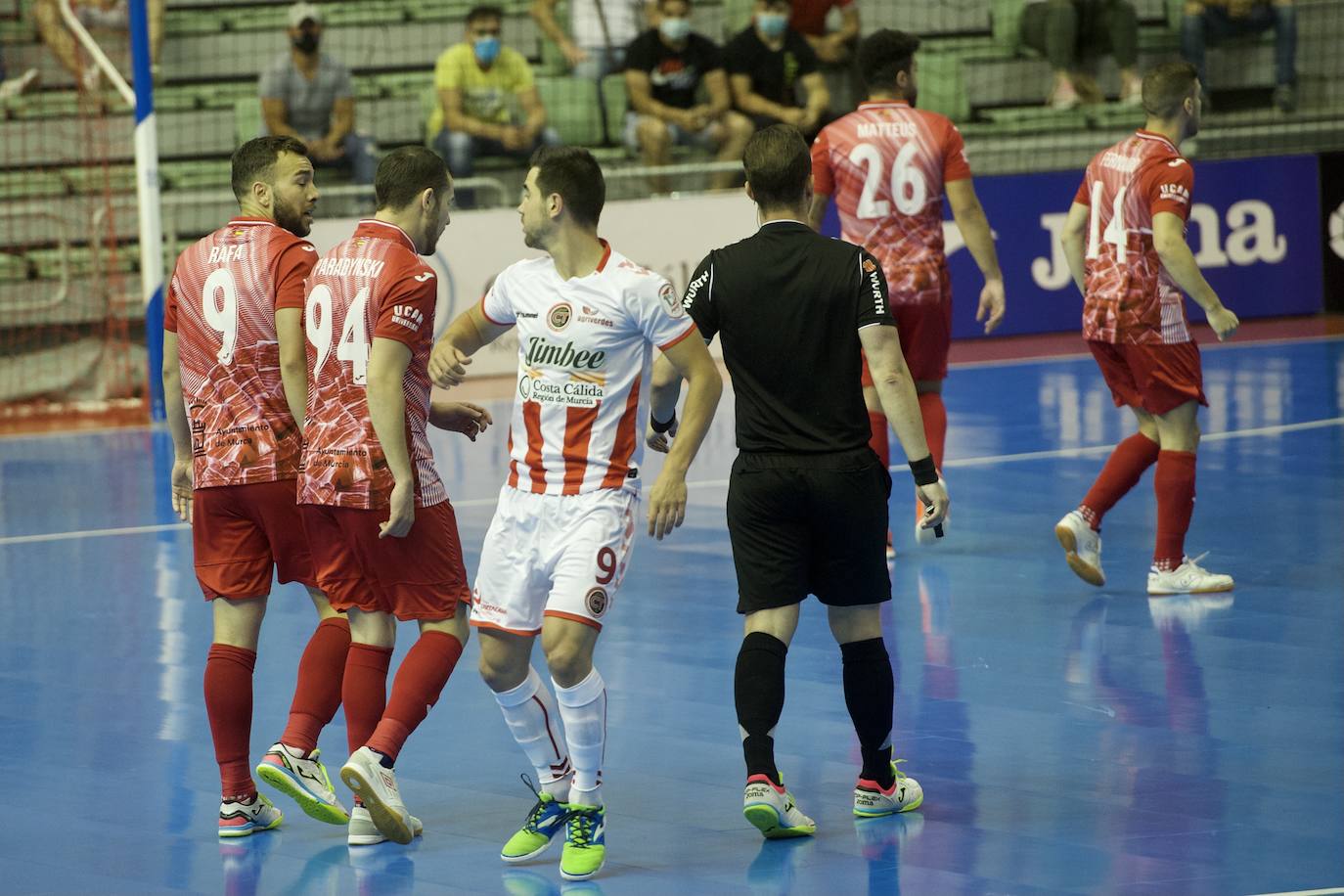 Fotos: ElPozo sacude la fe del Jimbee