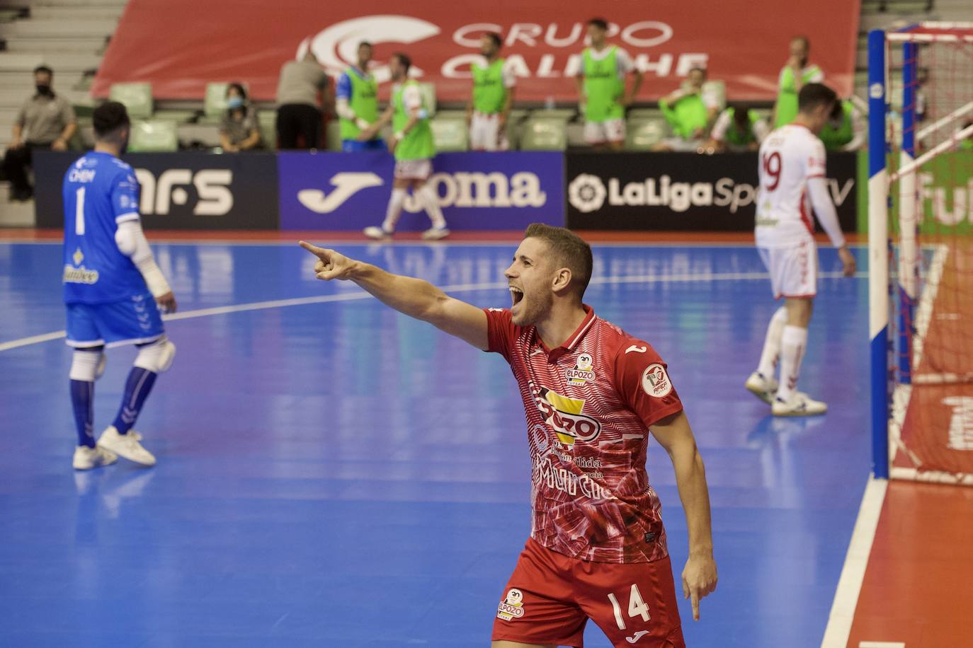 Fotos: ElPozo sacude la fe del Jimbee