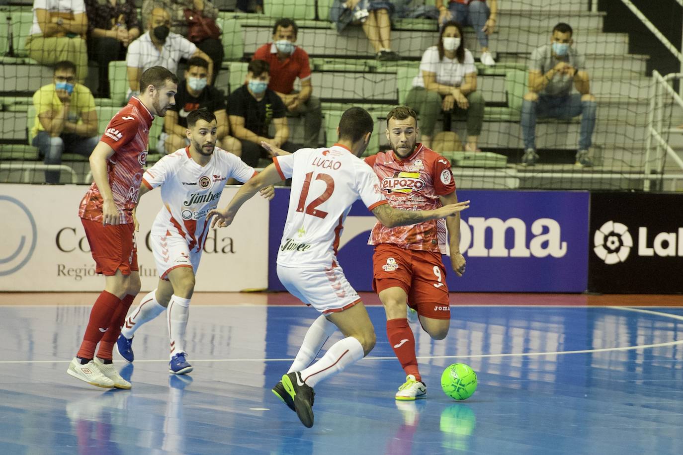 Fotos: ElPozo sacude la fe del Jimbee