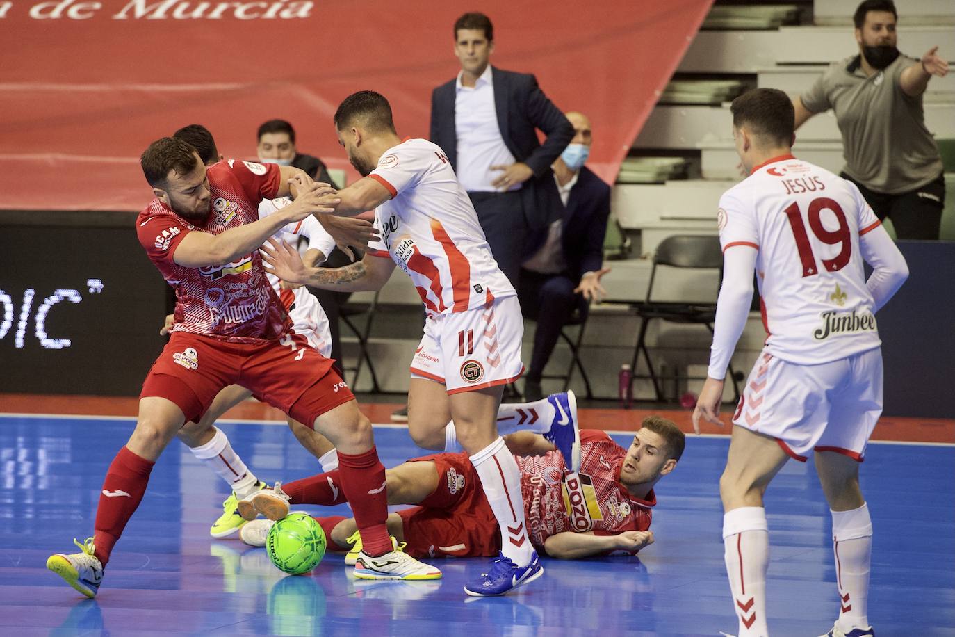 Fotos: ElPozo sacude la fe del Jimbee