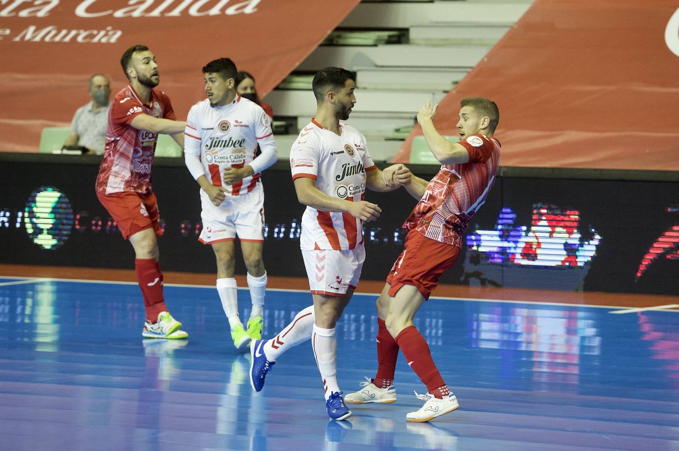 Fotos: ElPozo sacude la fe del Jimbee