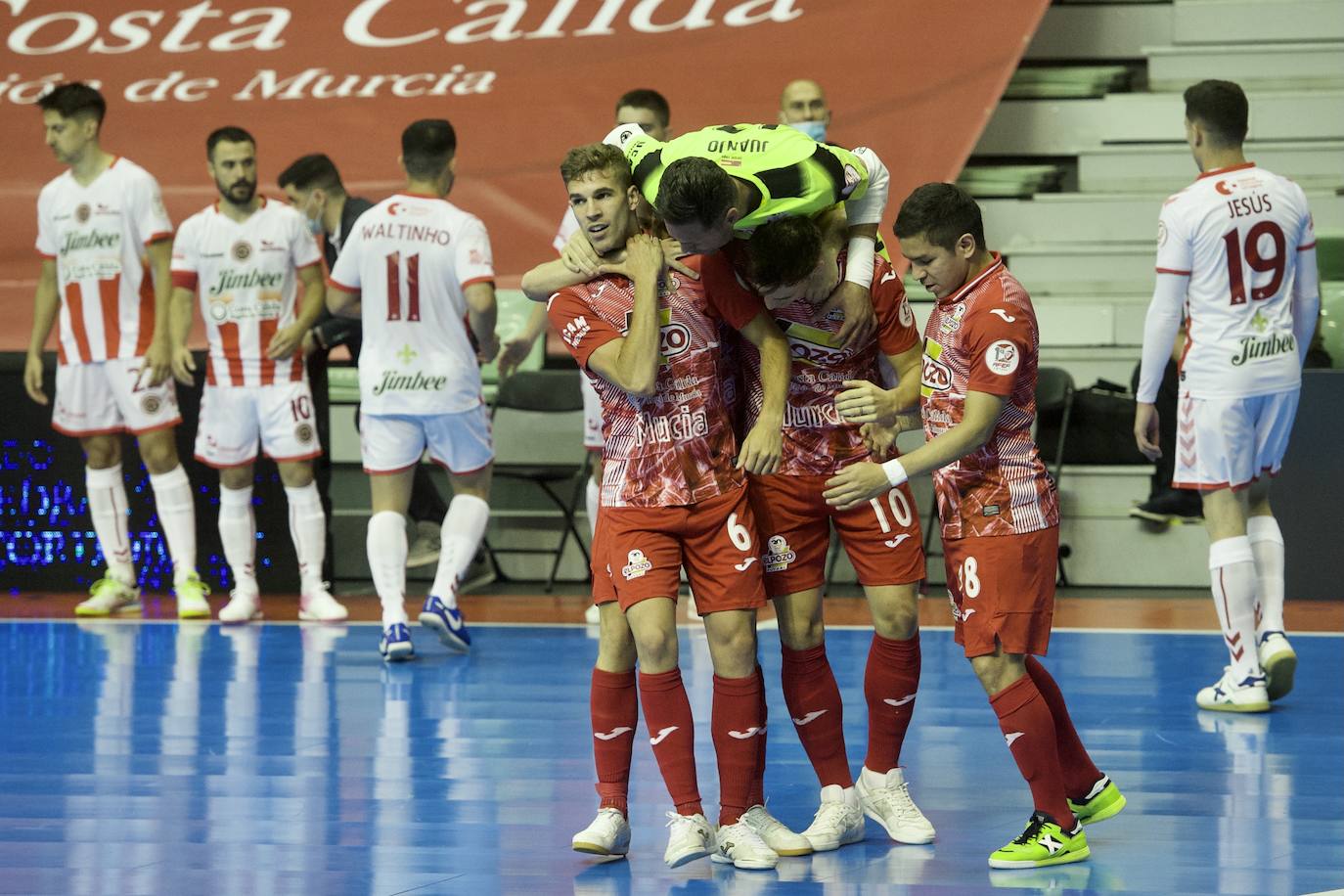 Fotos: ElPozo sacude la fe del Jimbee