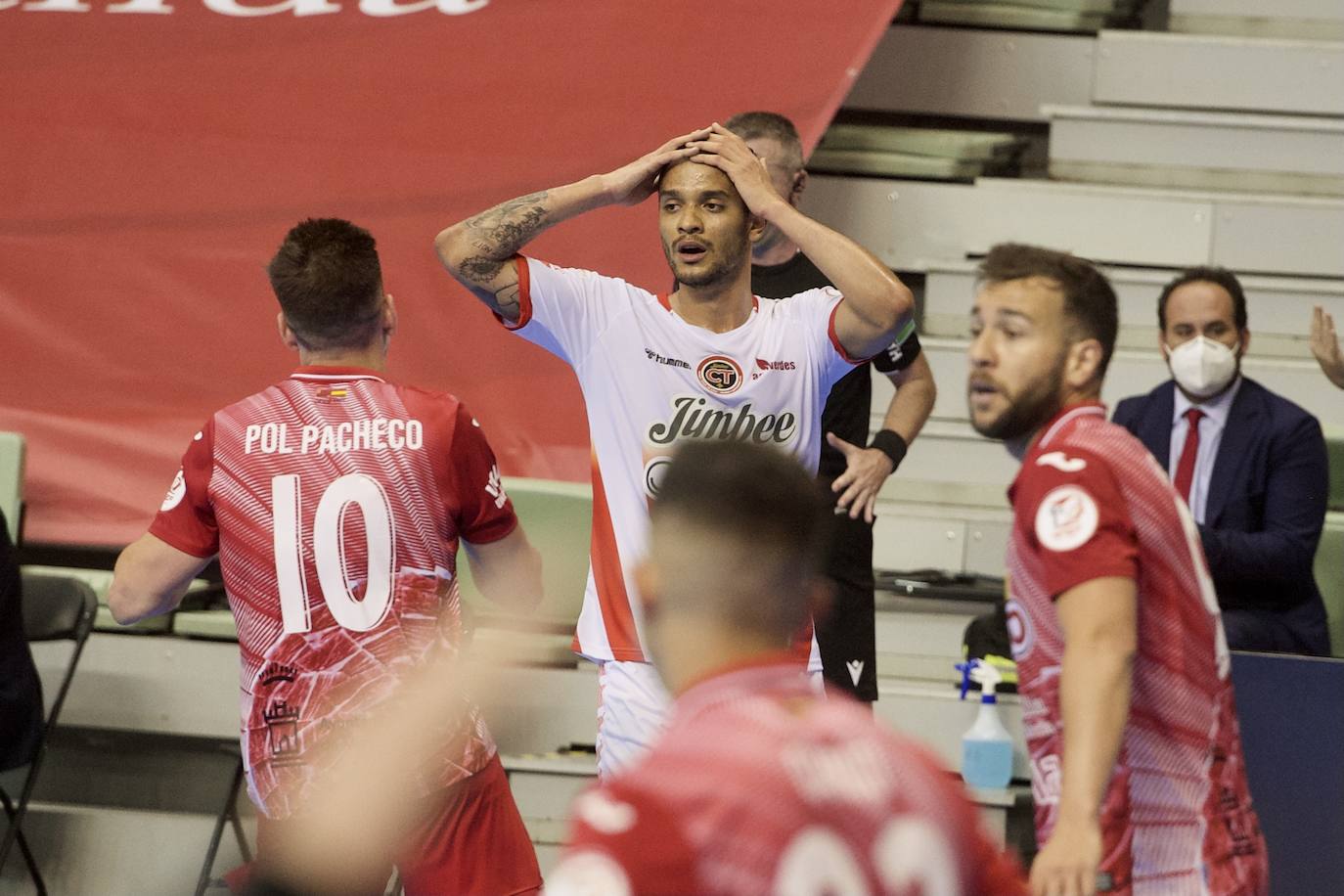 Fotos: ElPozo sacude la fe del Jimbee