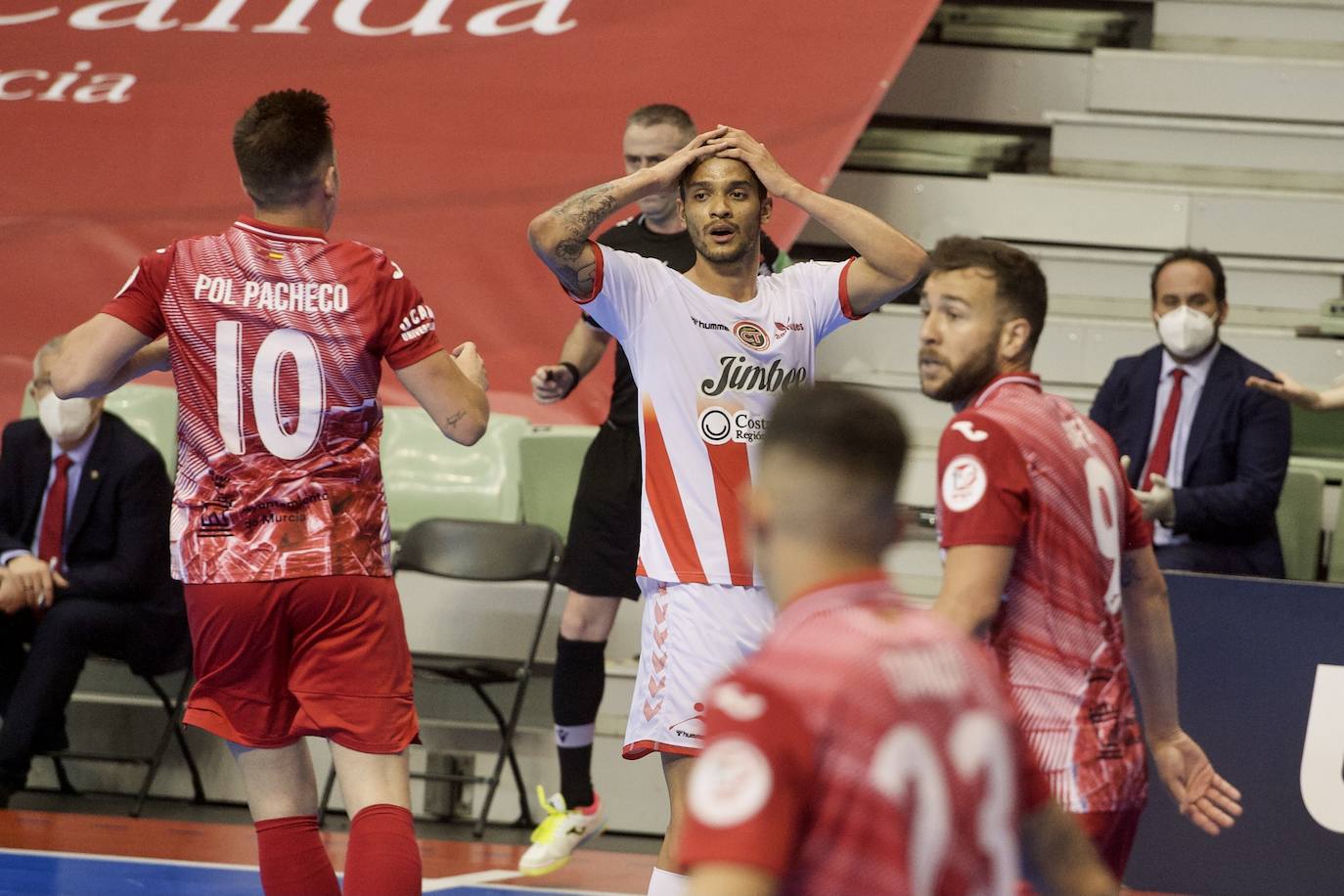 Fotos: ElPozo sacude la fe del Jimbee