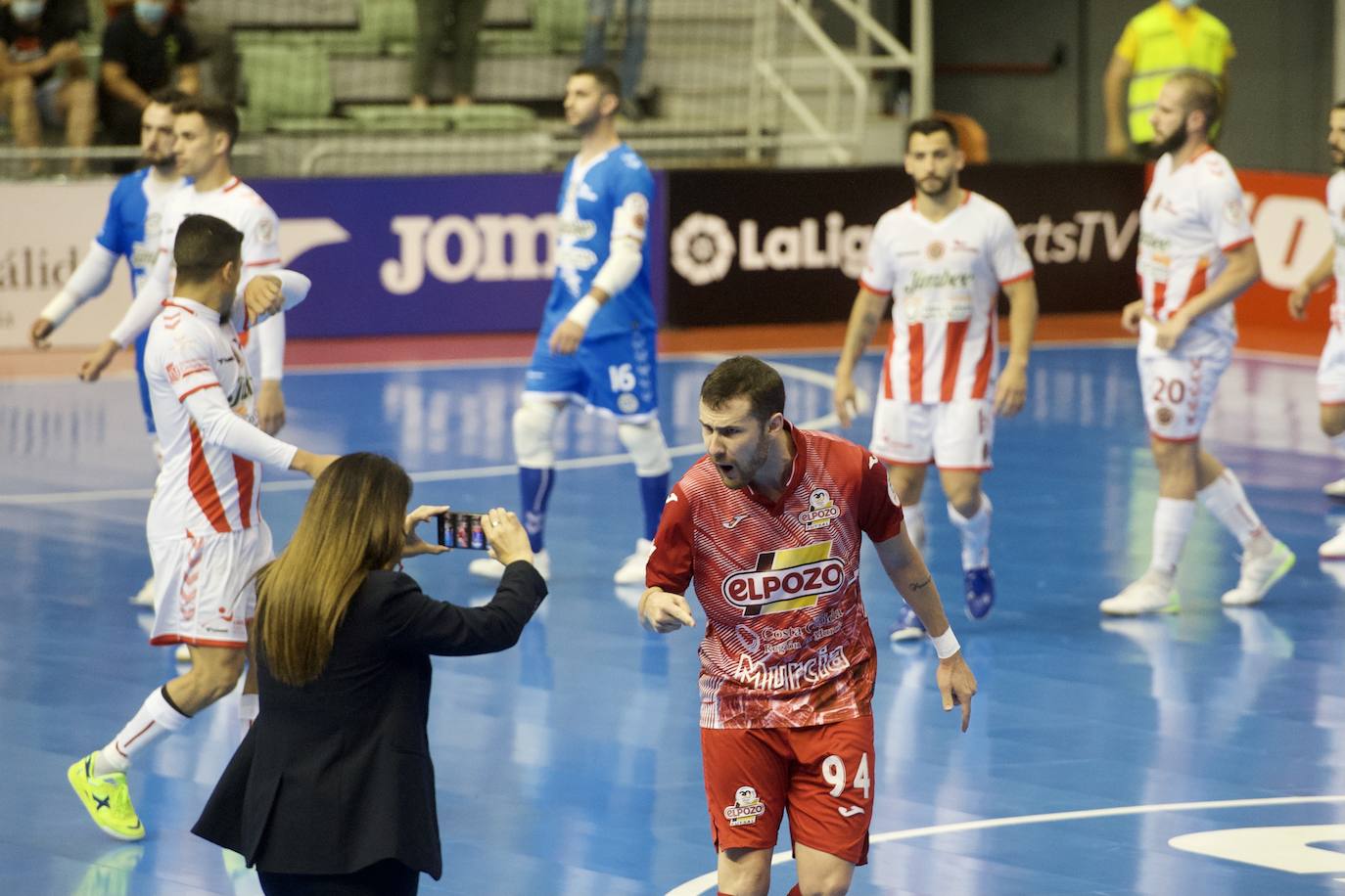 Fotos: ElPozo sacude la fe del Jimbee