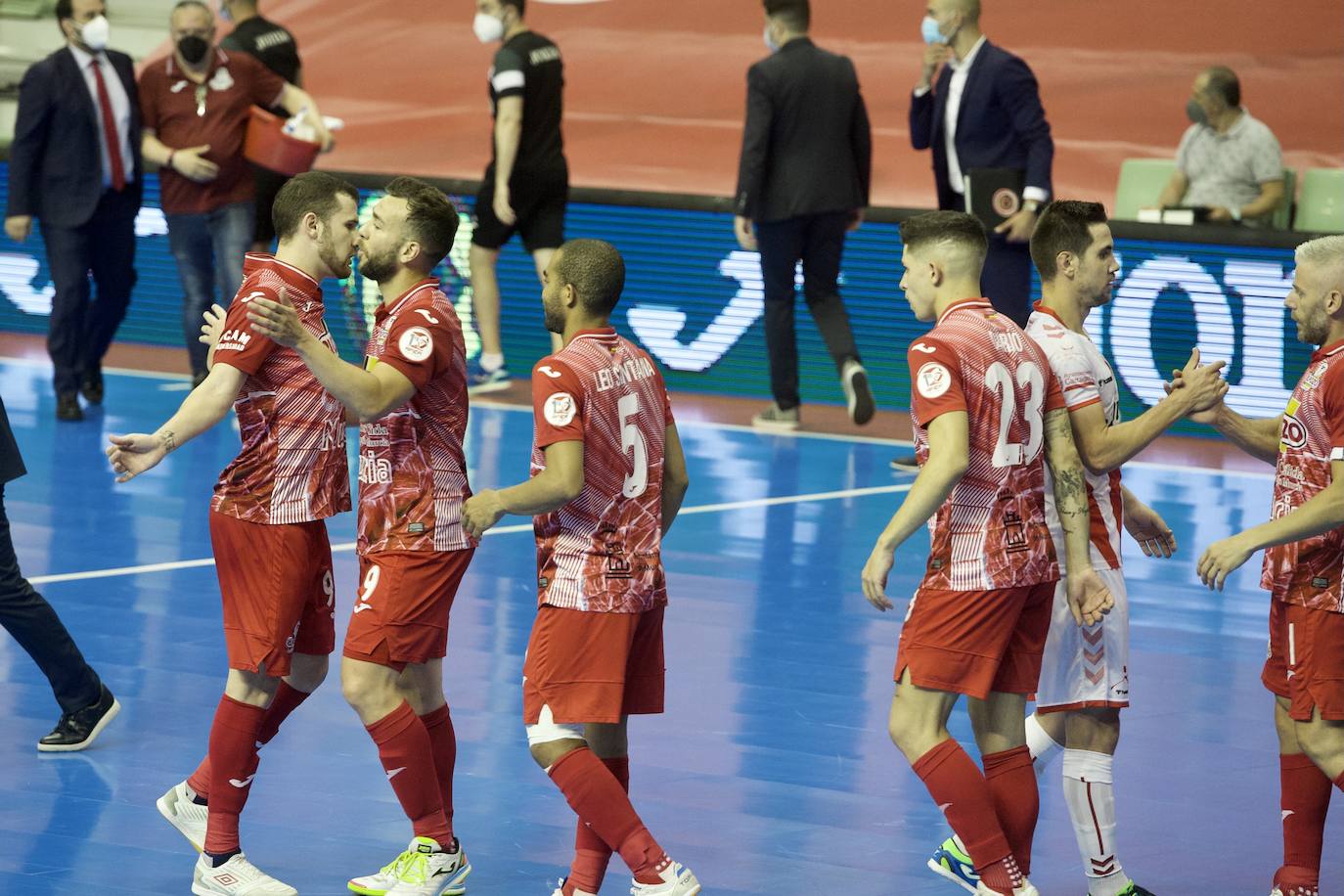 Fotos: ElPozo sacude la fe del Jimbee