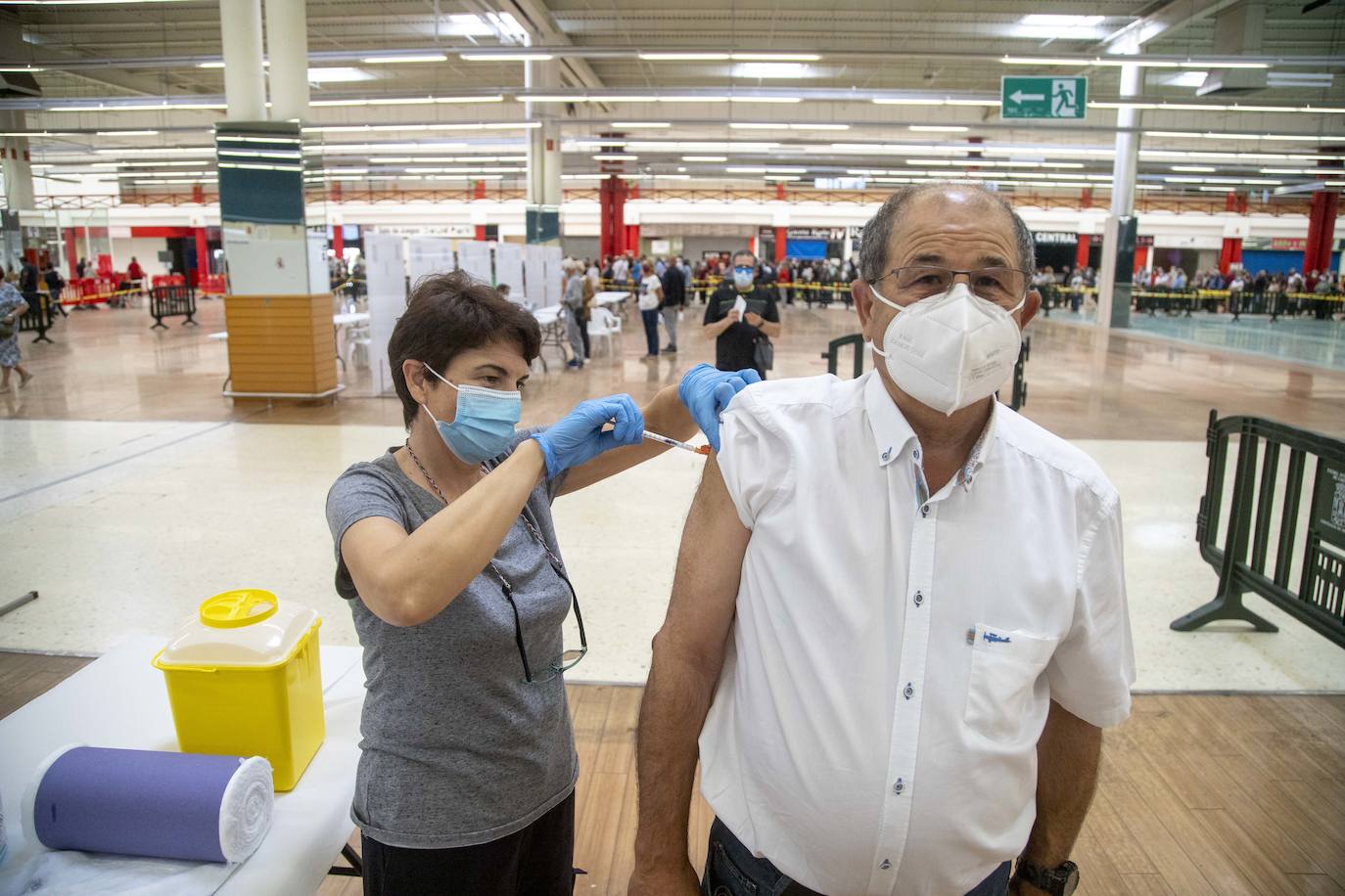 Fotos: Comienza la vacunación en el centro comercial La Rambla de Cartagena
