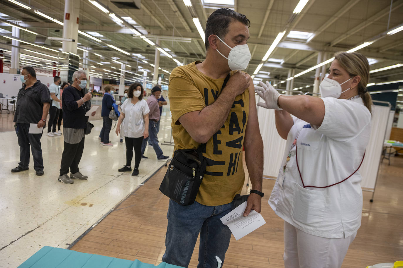 Fotos: Vacunación contra la Covid en el centro comercial La Rambla, en Cartagena