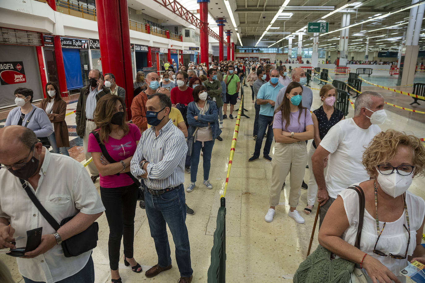 Fotos: Vacunación contra la Covid en el centro comercial La Rambla, en Cartagena