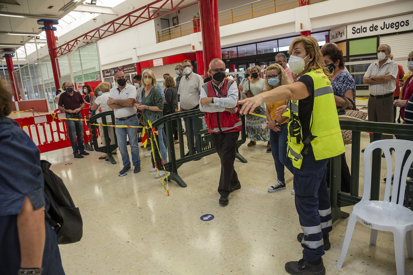 Fotos: Vacunación contra la Covid en el centro comercial La Rambla, en Cartagena