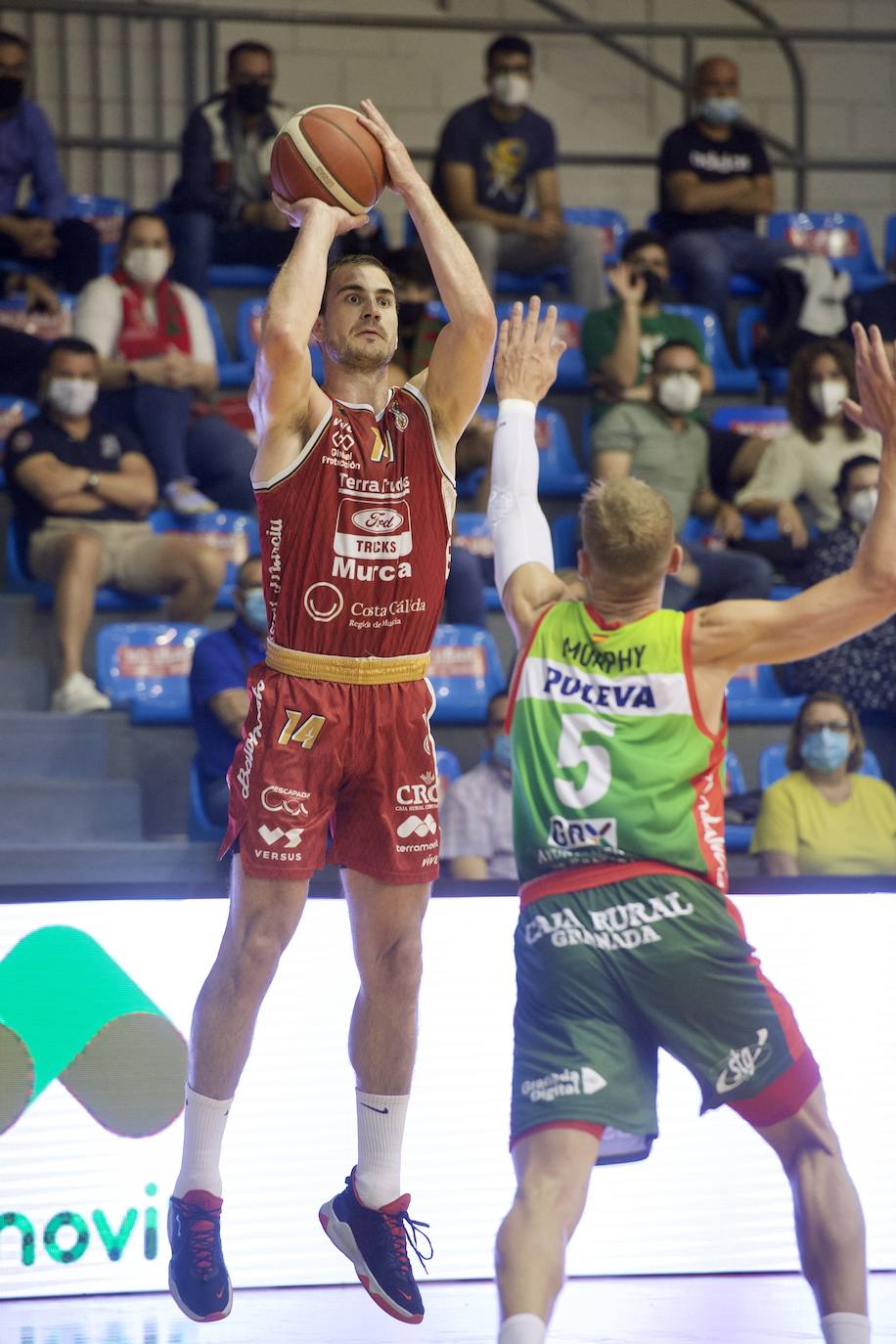 Fotos: Un Murcia batallador fuerza el tercer partido contra el Covirán