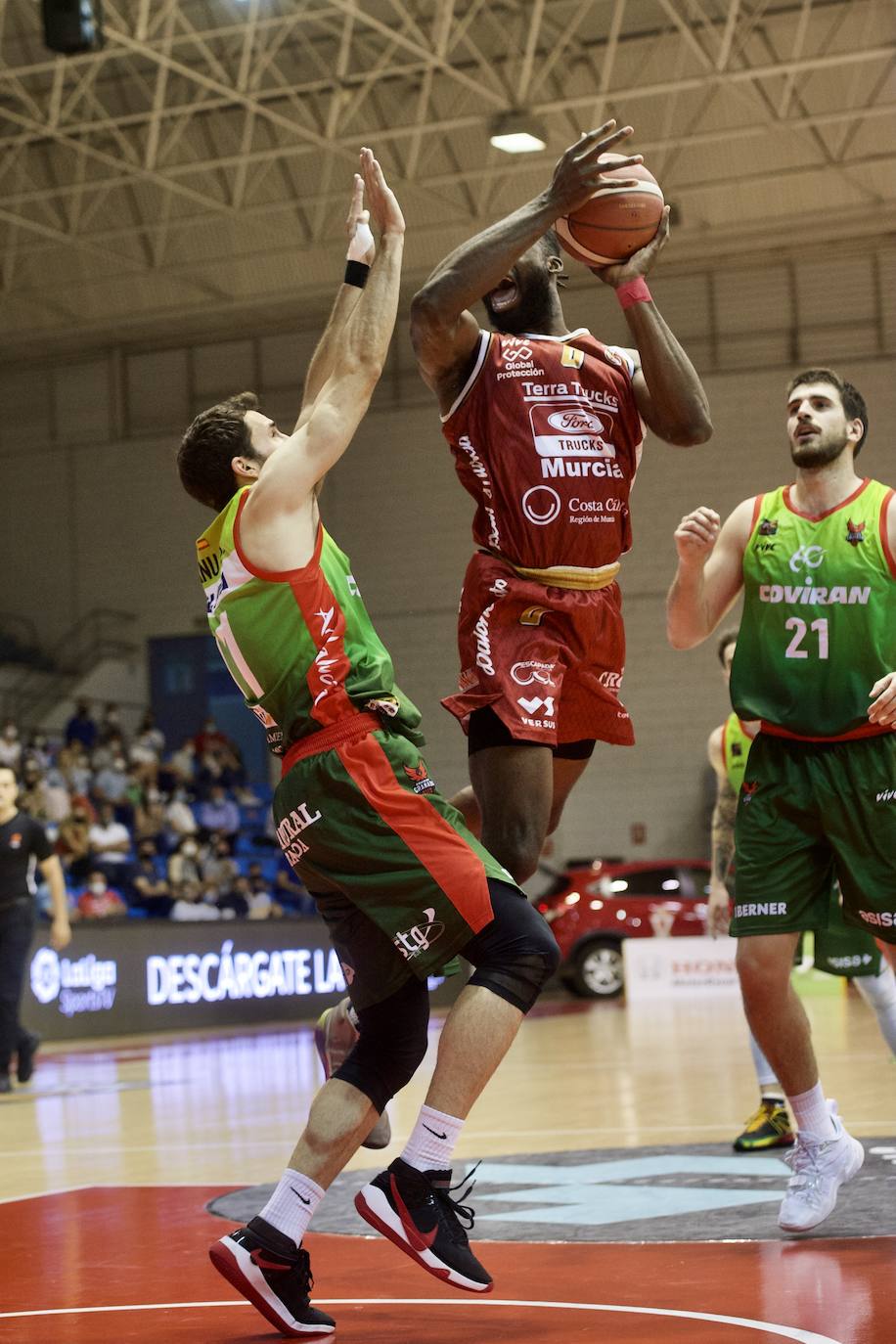 Fotos: Un Murcia batallador fuerza el tercer partido contra el Covirán