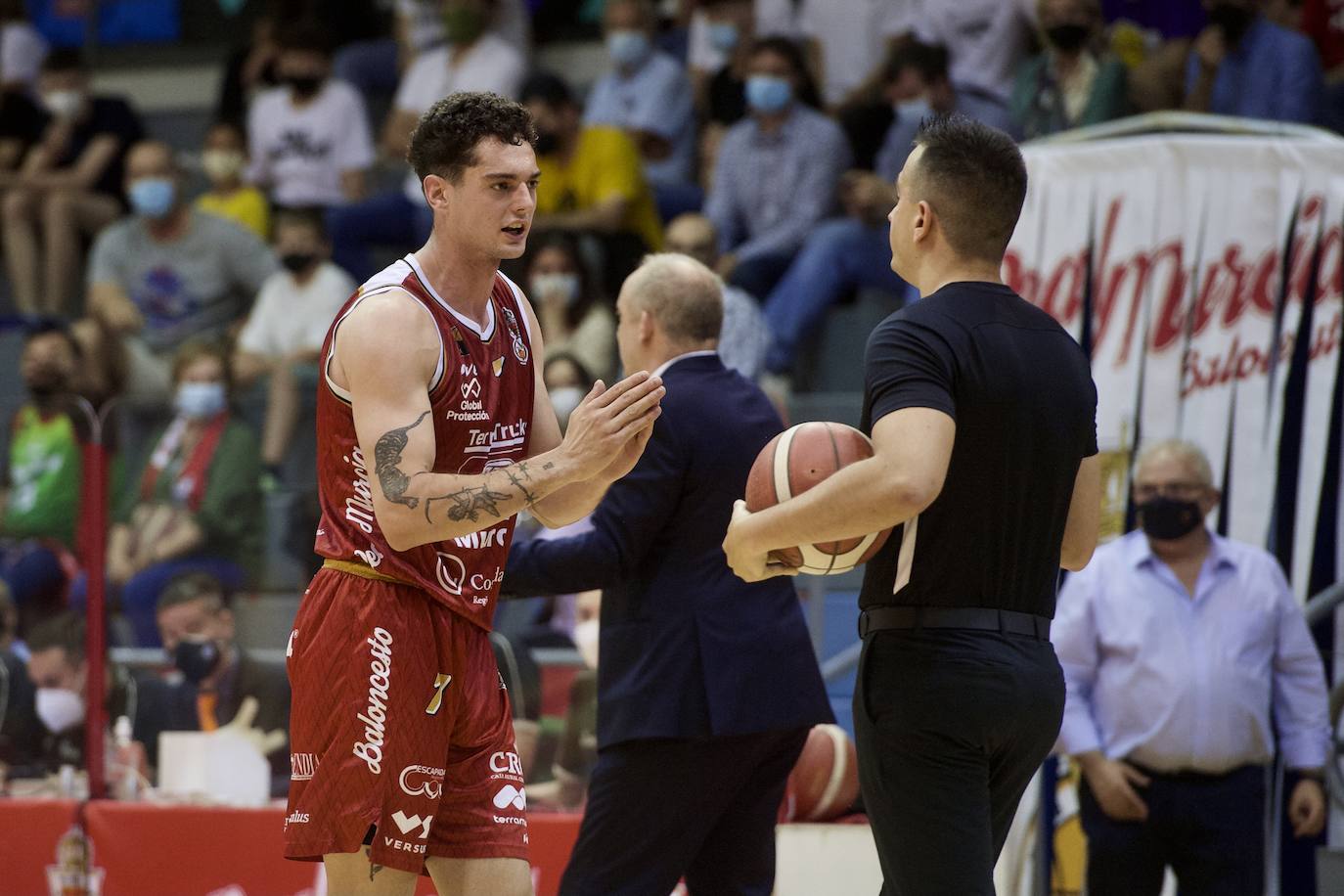 Fotos: Un Murcia batallador fuerza el tercer partido contra el Covirán