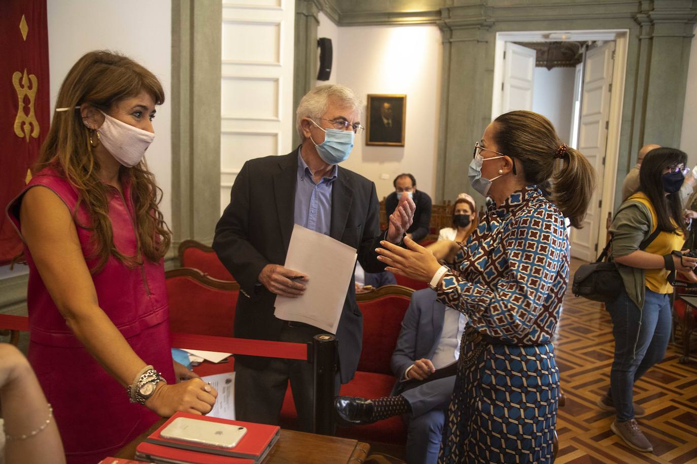 Fotos: El Pleno de Cartagena se une contra el derribo de casas para continuar el paseo de Cabo de Palos